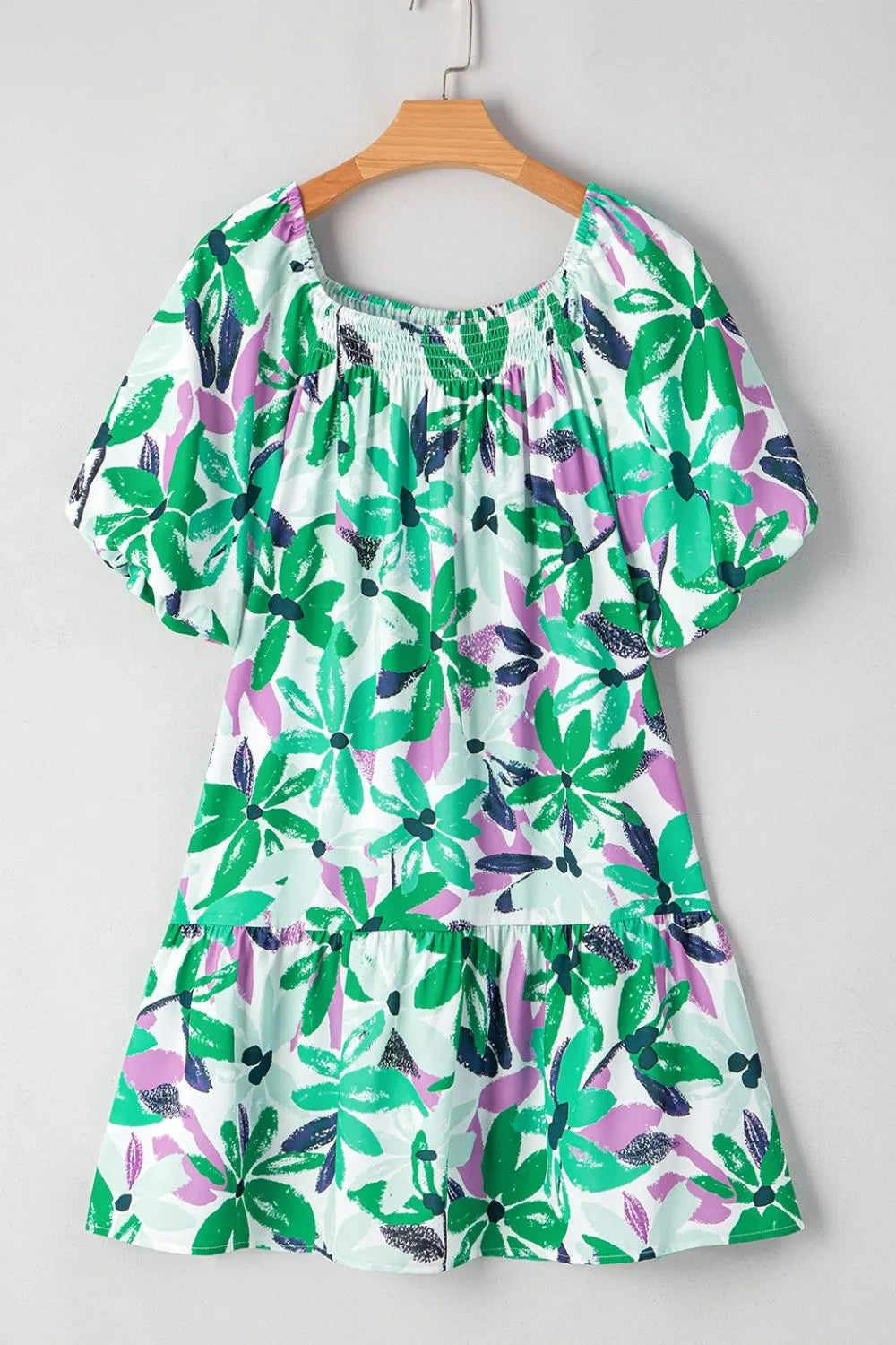 Vestido mini holgado con escote cuadrado y estampado floral fruncido