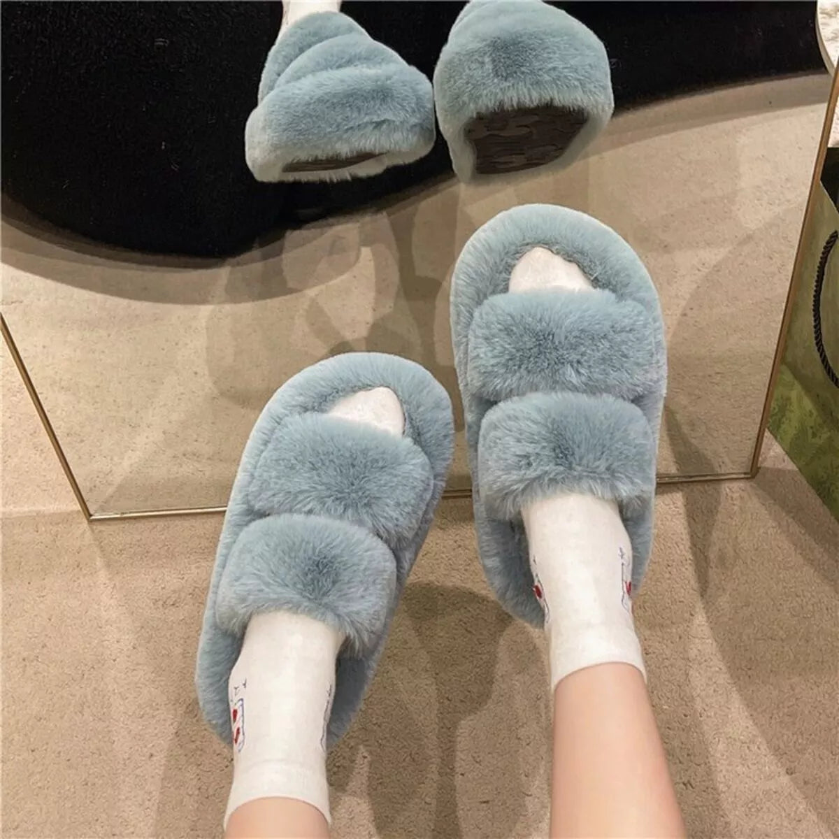 Pantuflas peludas de punta abierta