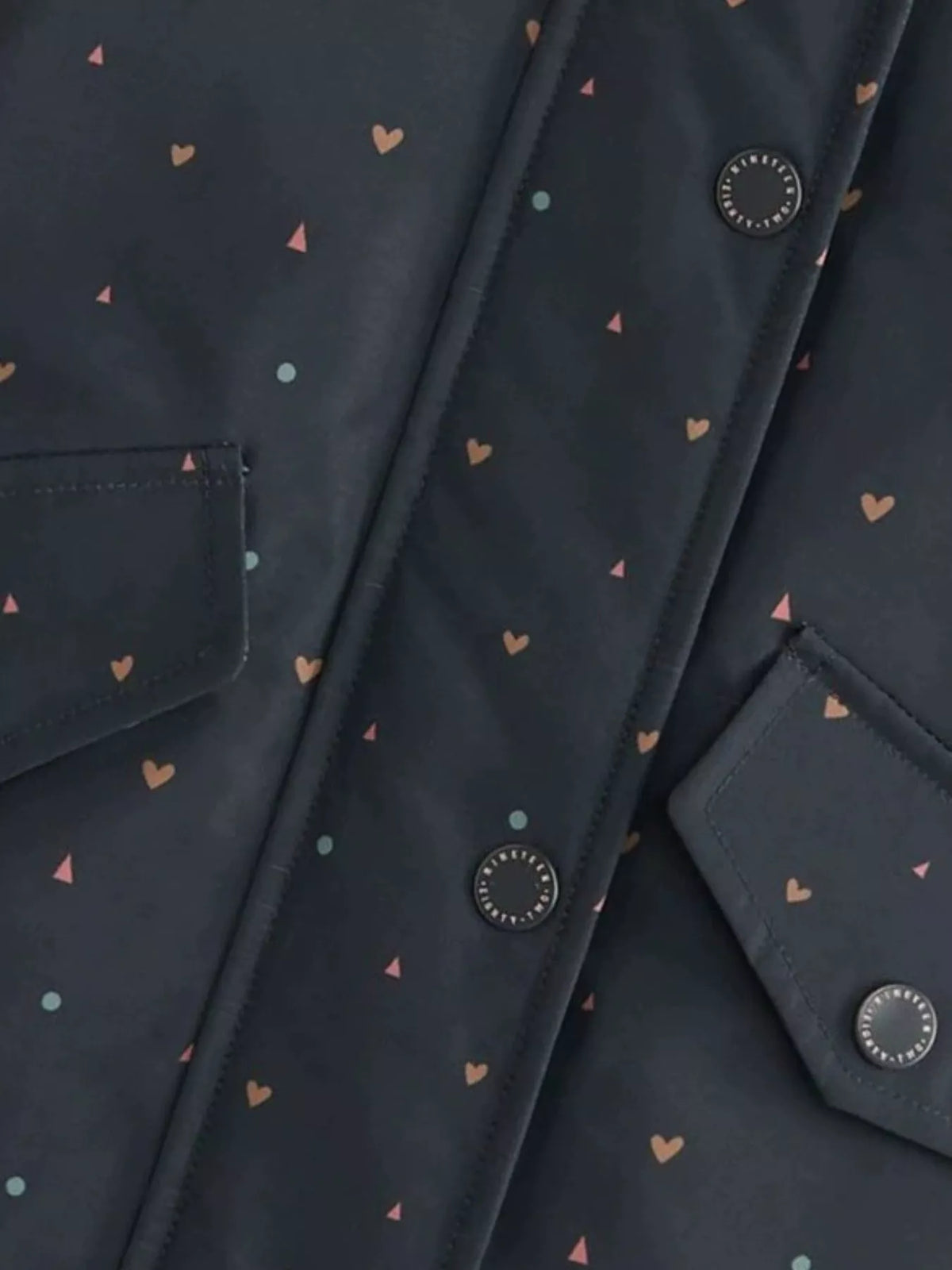 Chaqueta con cremallera estampada de corazones para niños