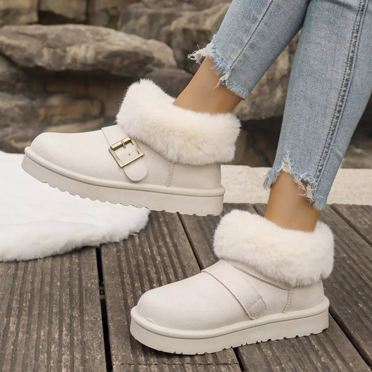 Botas de invierno con hebilla decorativa y ribete de pelo sintético