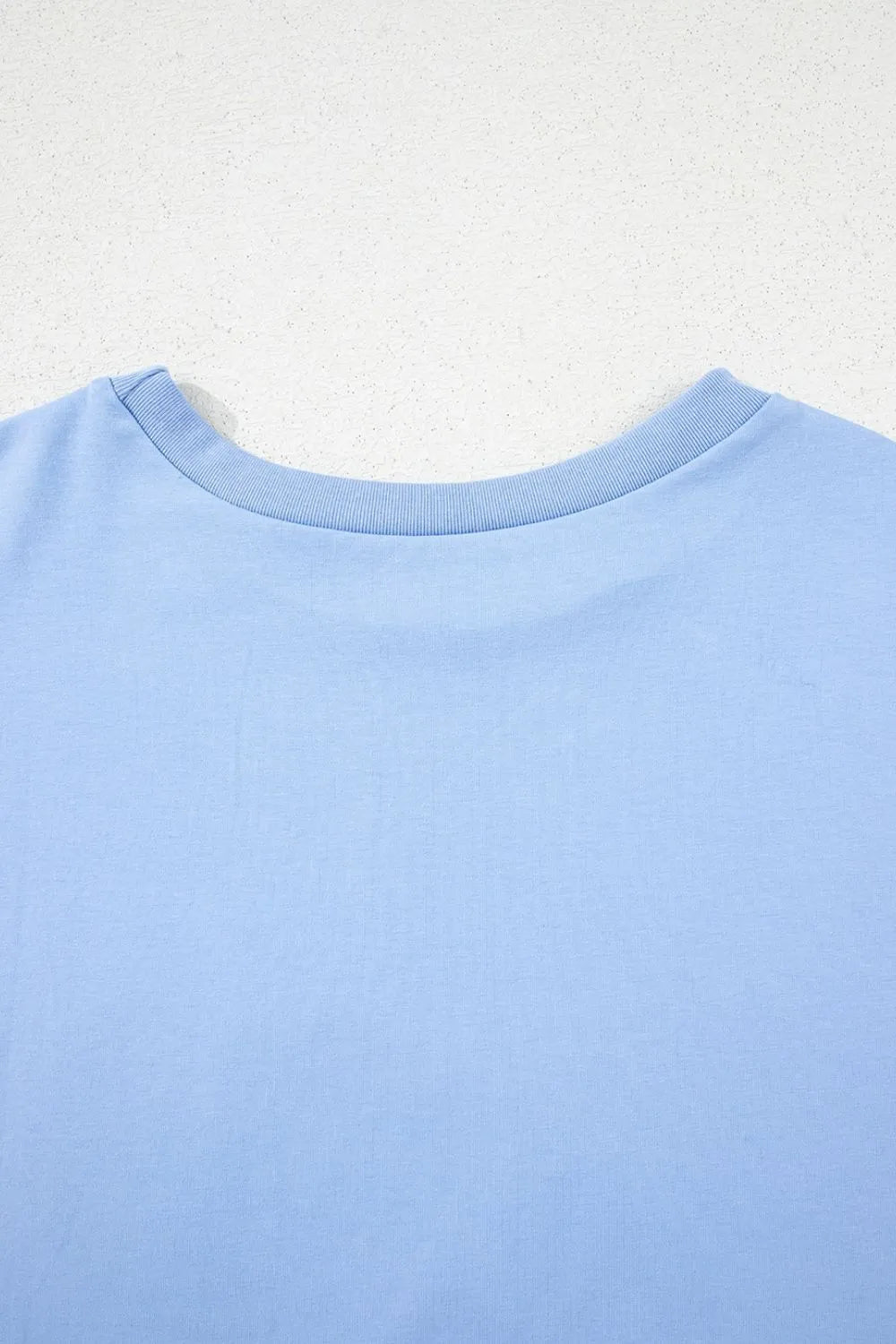 Camiseta holgada de media manga con dobladillo alto y bajo
