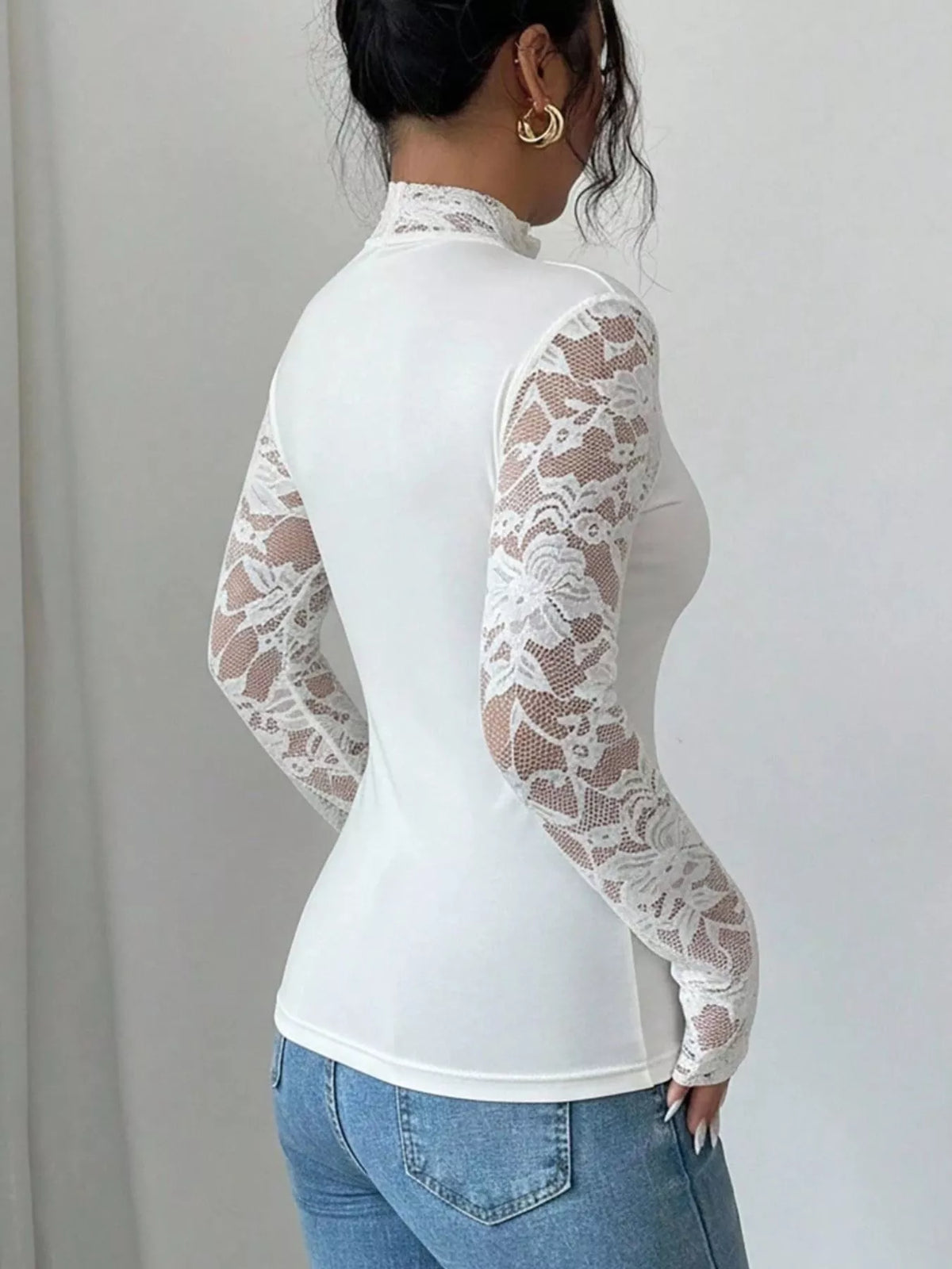 Camiseta de manga larga con encaje en las mangas