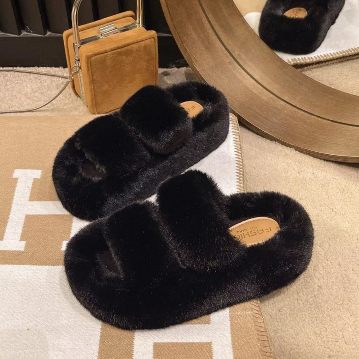 Pantuflas peludas de punta abierta