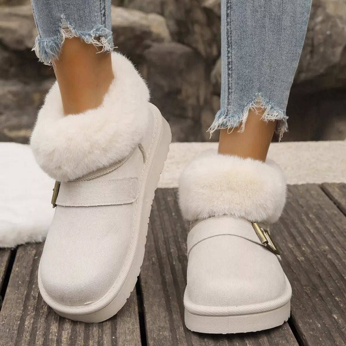 Botas de invierno con hebilla decorativa y ribete de pelo sintético