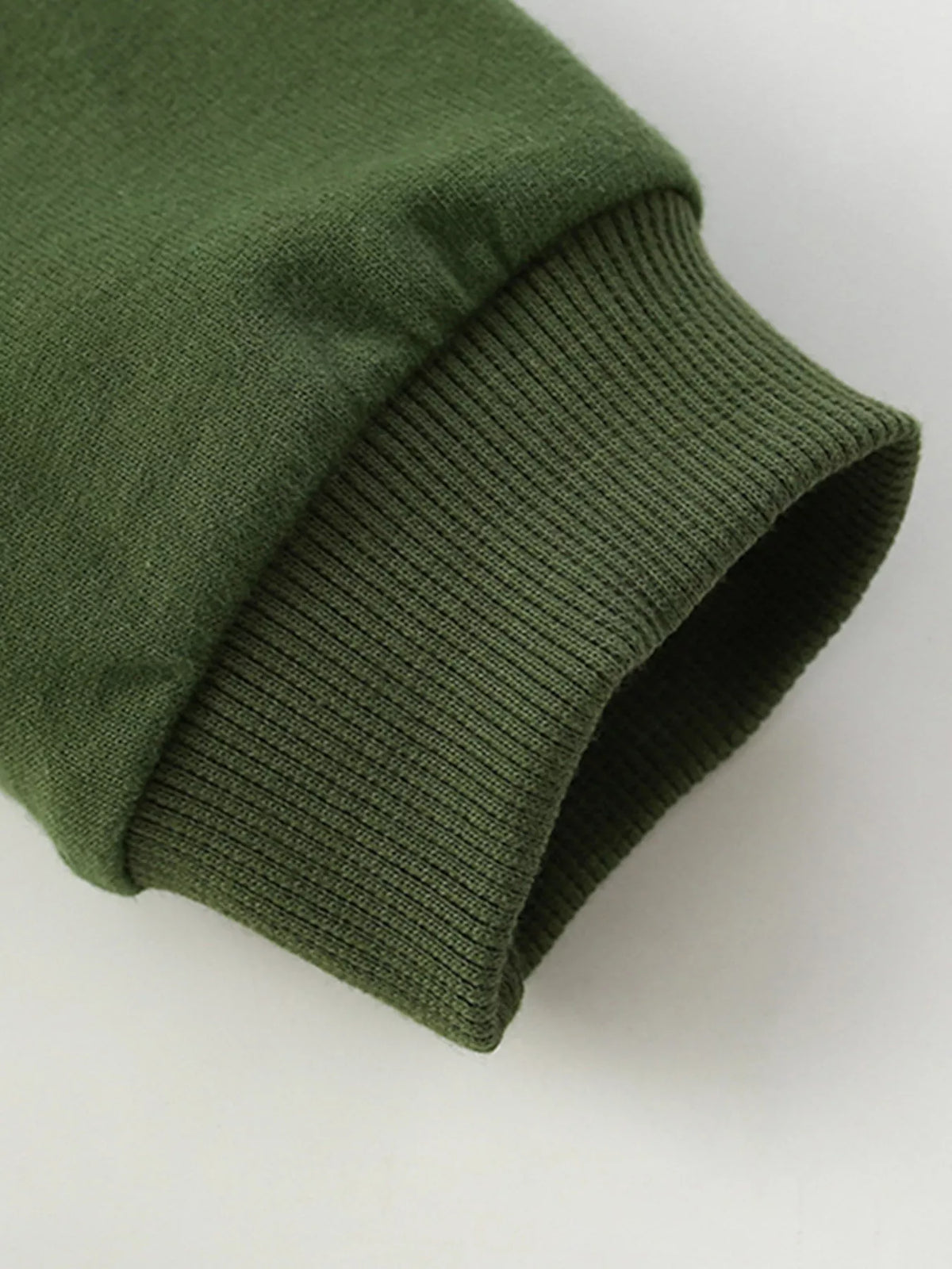 Sudadera infantil con cuello redondo y mariposas