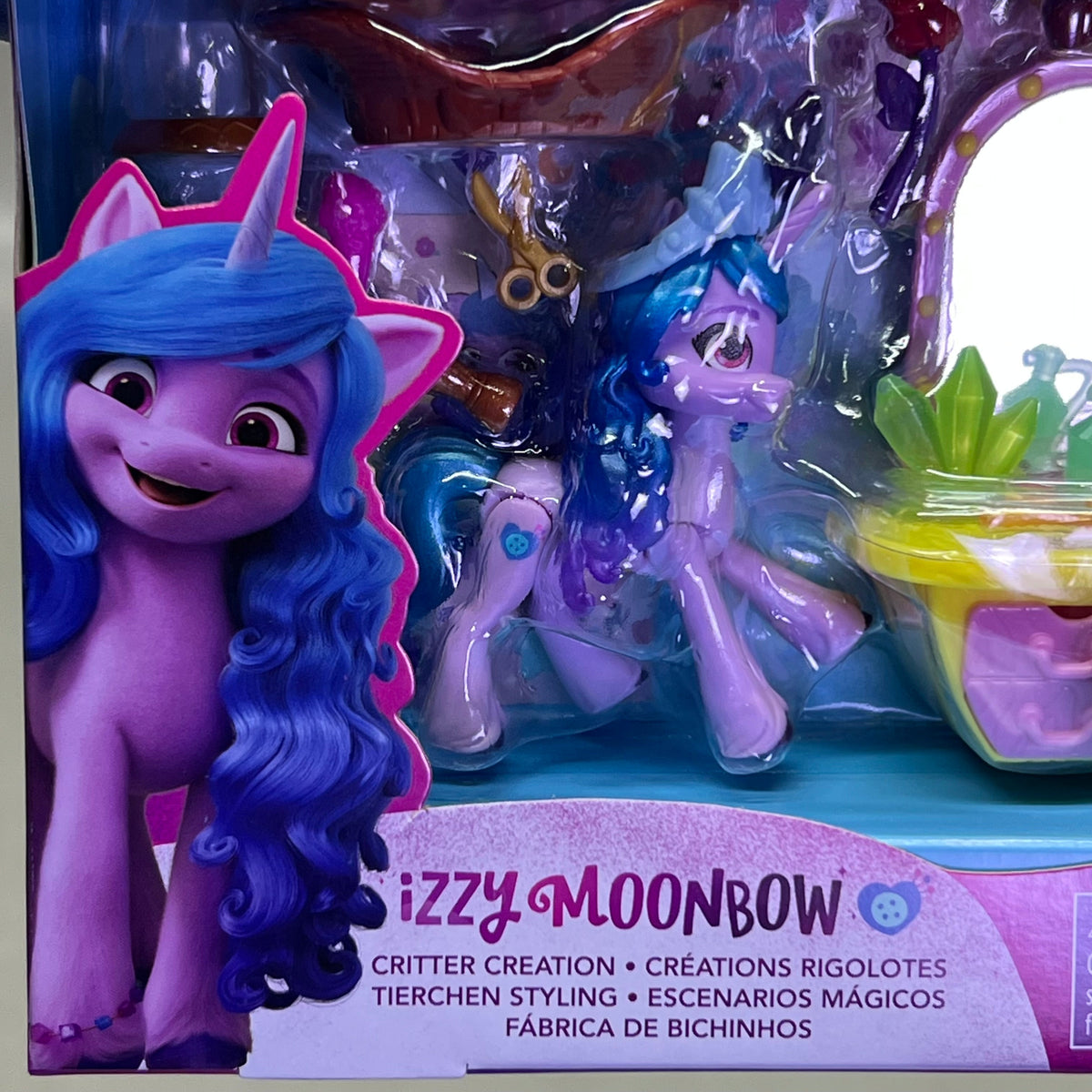 Hasbro My Little Pony Izzy Moonbow – 25+ Piece Set