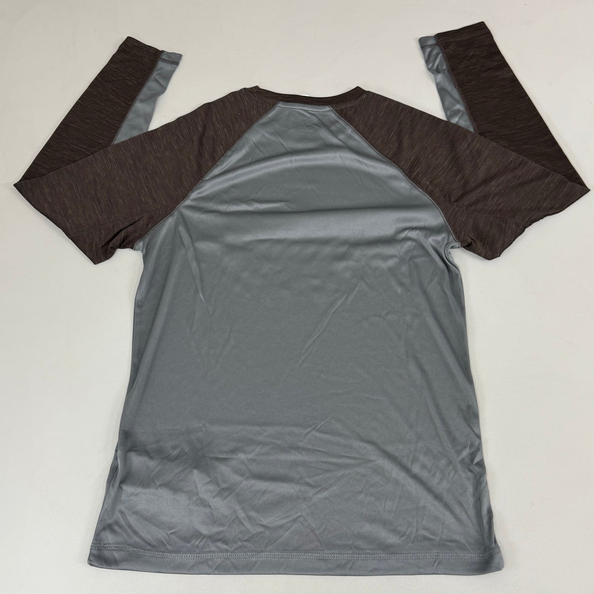 Camiseta de manga larga de los Cleveland Browns de la NFL, talla M, marrón/gris, 1802970. Fabricada en 1946.