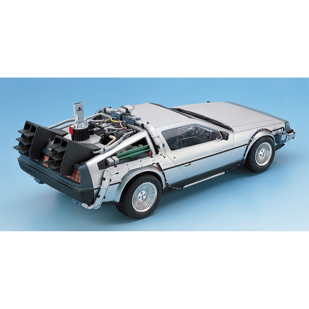 Aoshima: 1/24 Back to the Future Part II DeLorean Model Kit