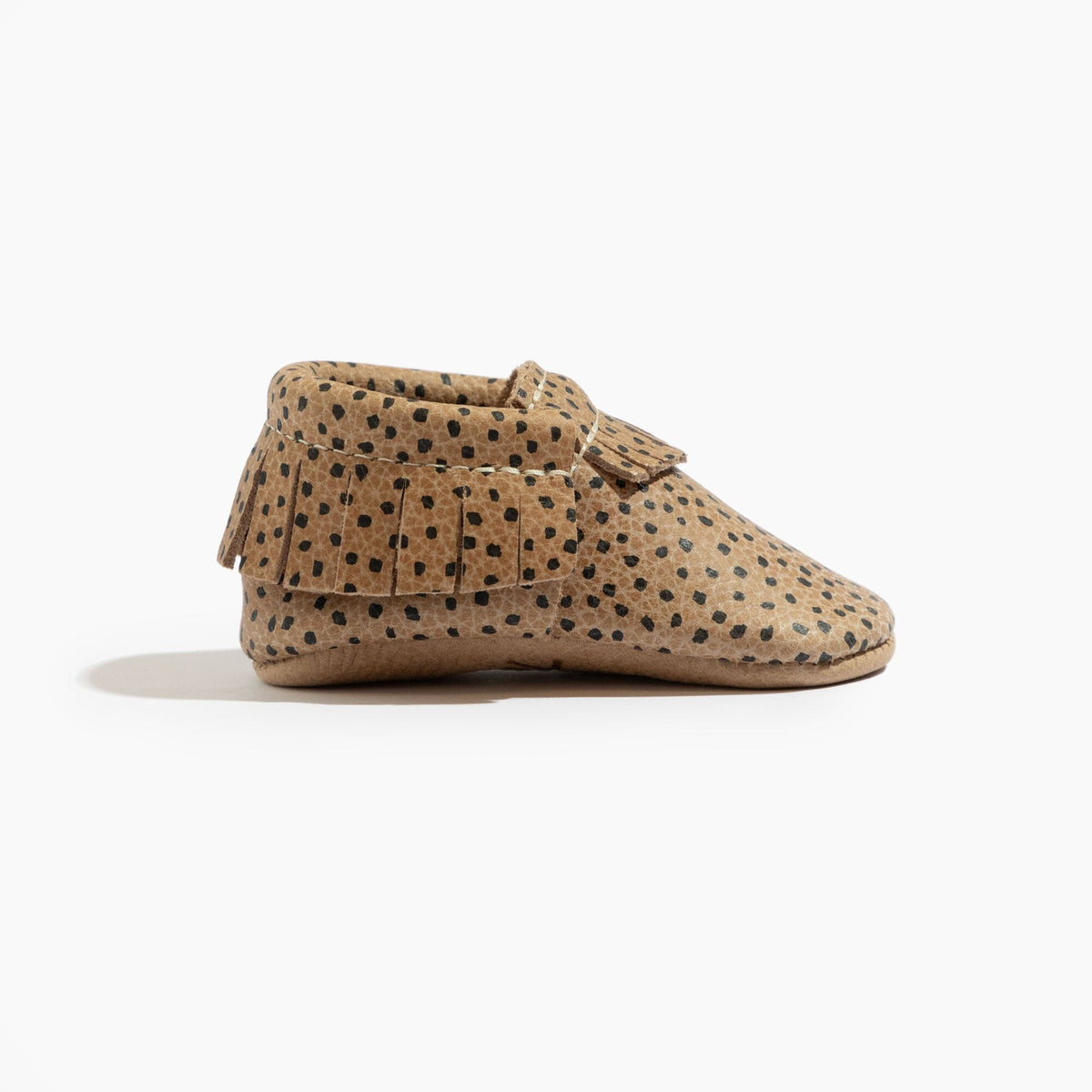 Mocasín de bebé con motas de almendra 