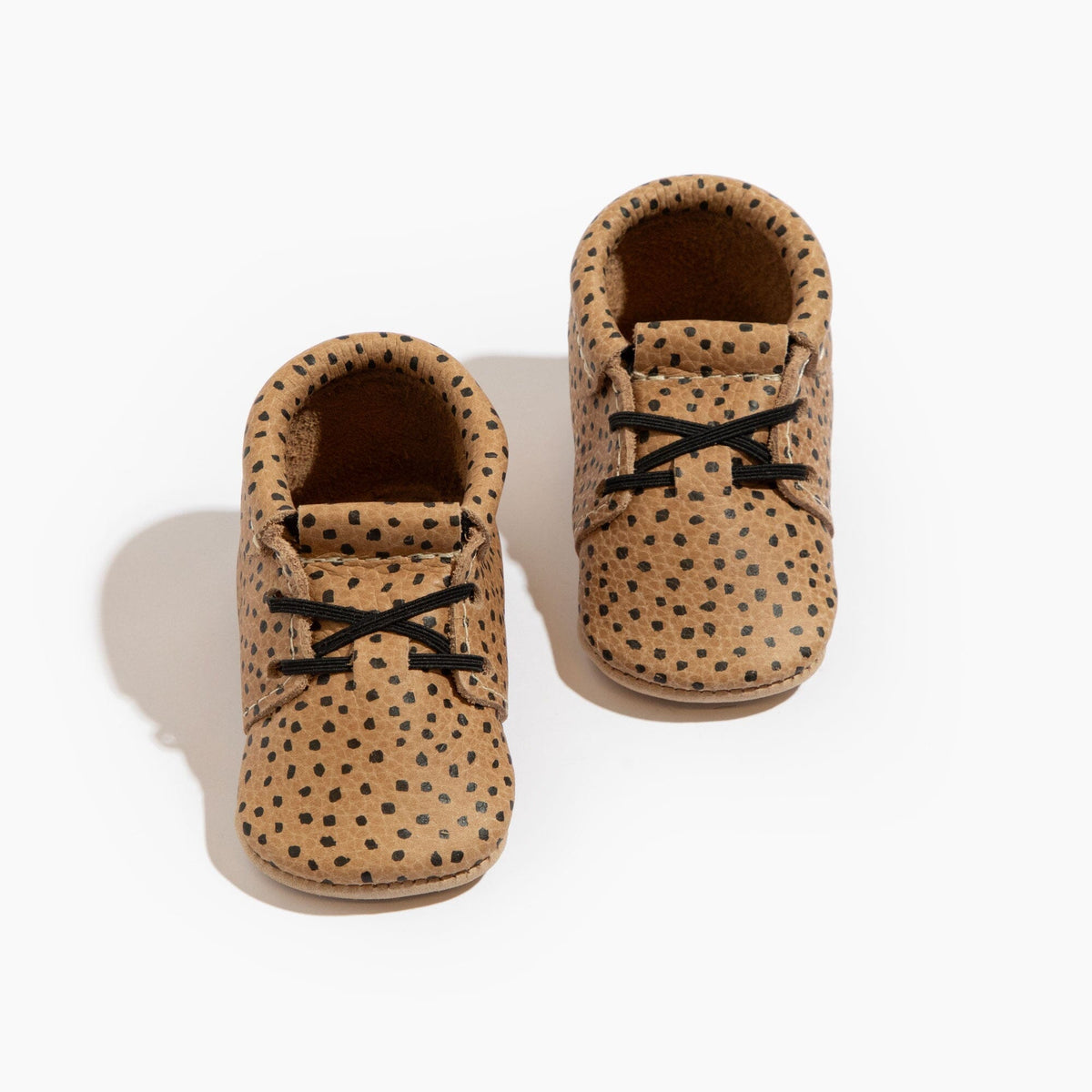 Zapato Oxford para bebé con motas de almendra