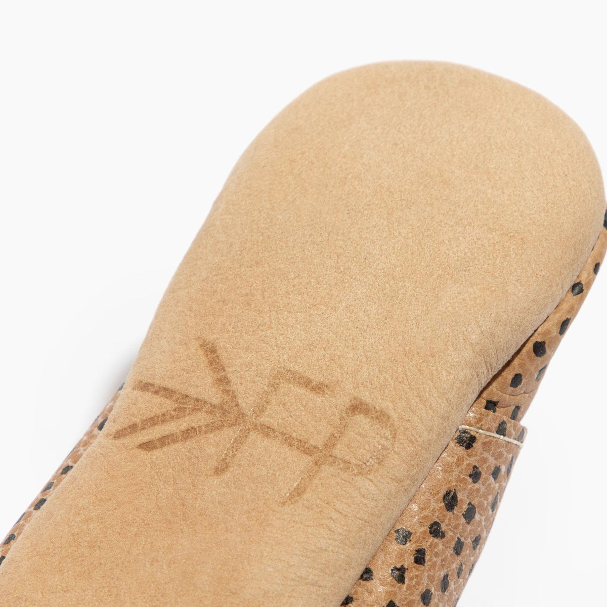 Zapato Oxford para bebé con motas de almendra