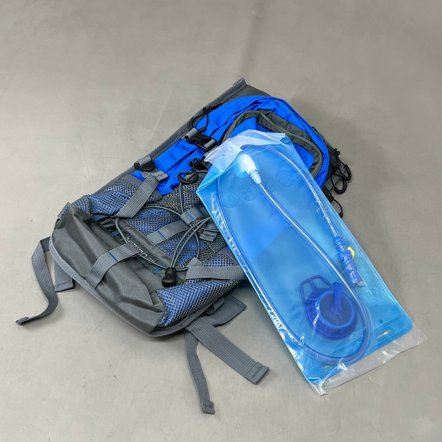 AMERICAN OUTBACK Mochila de hidratación deportiva de excursionismo de 2 litros, azul/gris XHB-049, mundialmente famosa