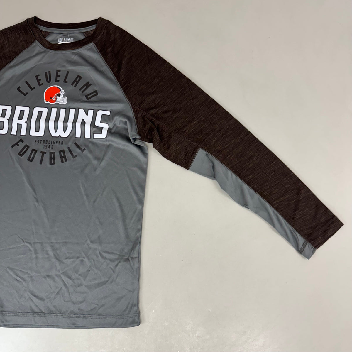 Camiseta de manga larga de los Cleveland Browns de la NFL, talla M, marrón/gris, 1802970. Fabricada en 1946.