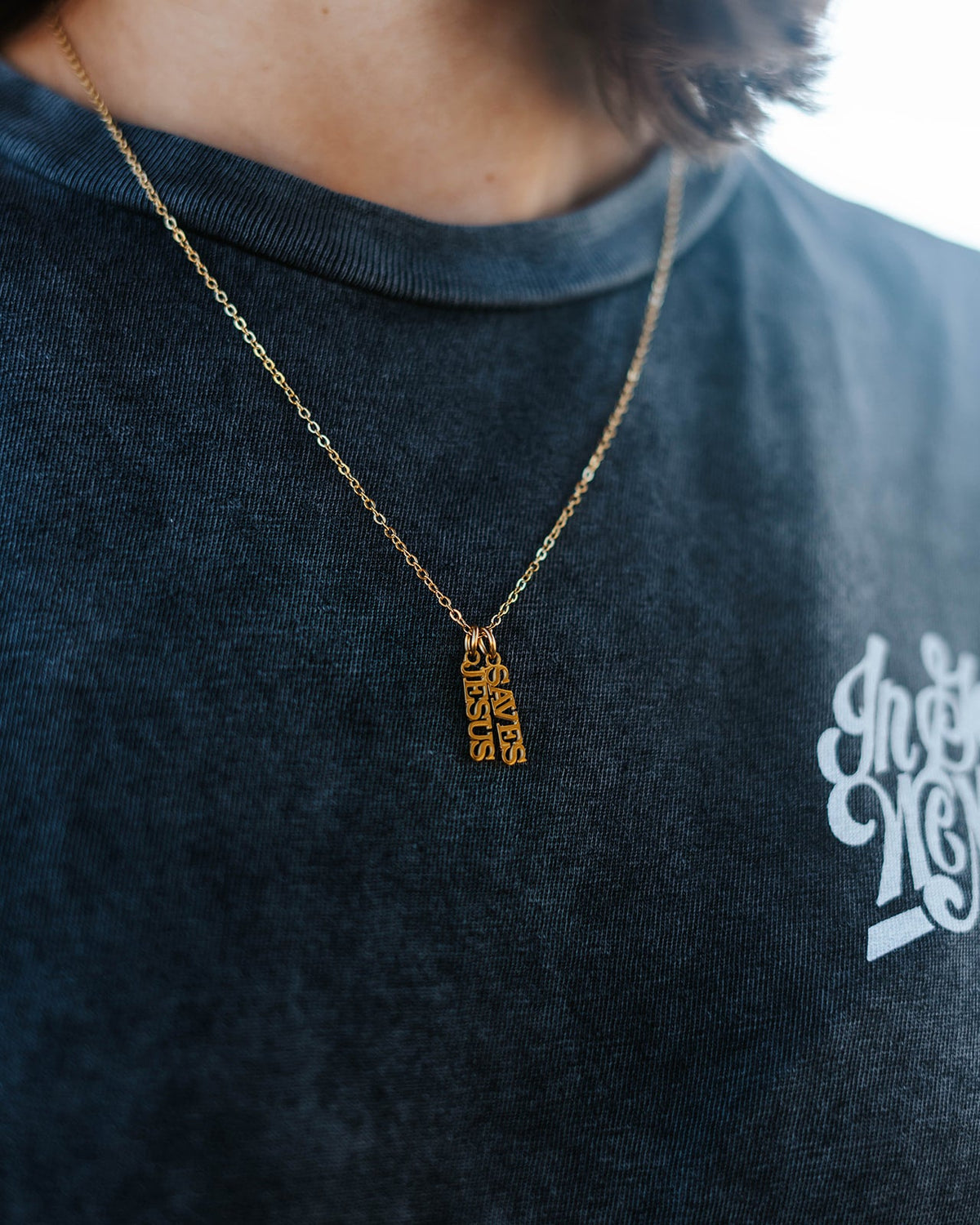 Collar de oro «Jesús salva»