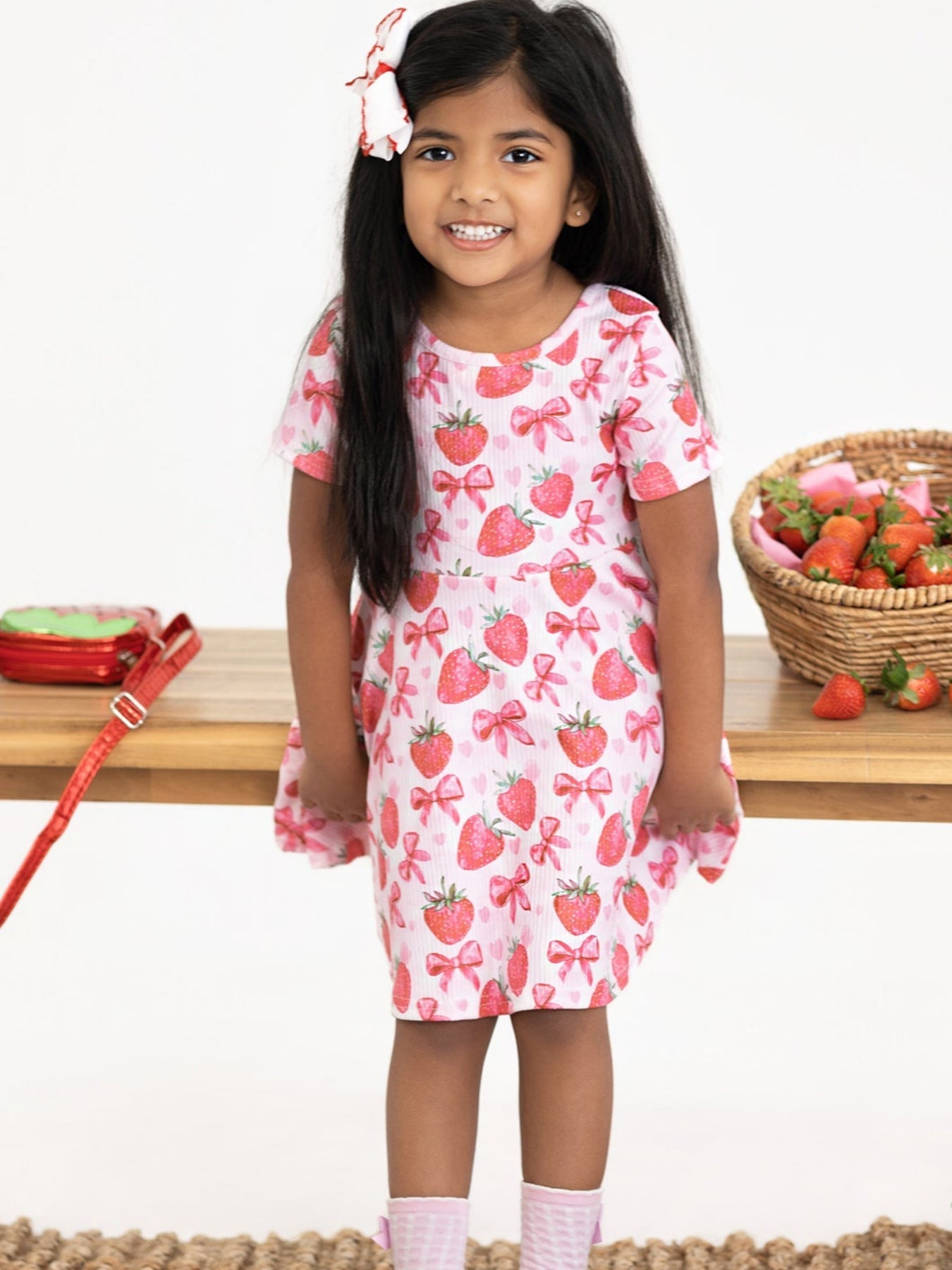 Vestido de manga corta para niñas con lazo de fresas de verano