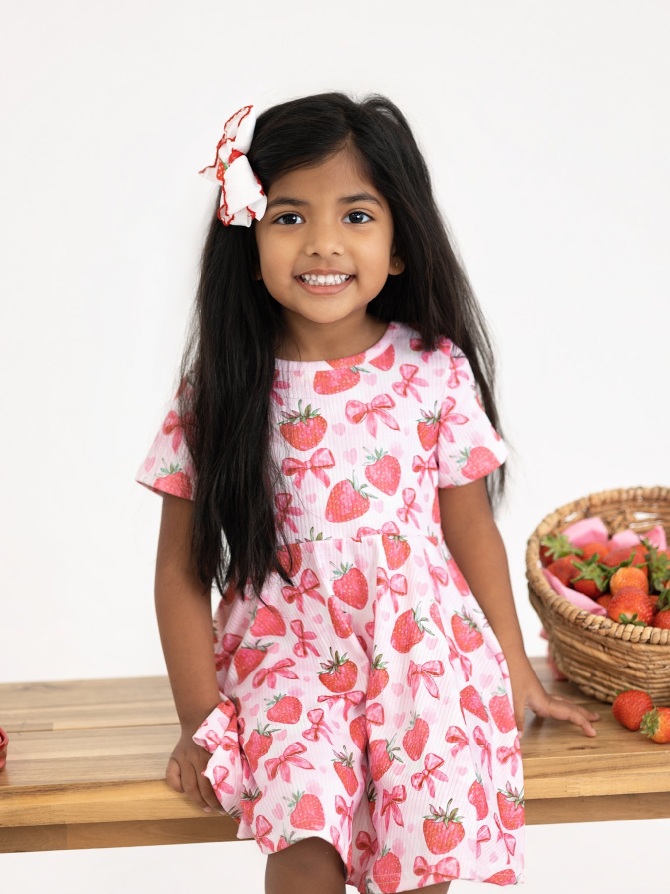 Vestido de manga corta para niñas con lazo de fresas de verano