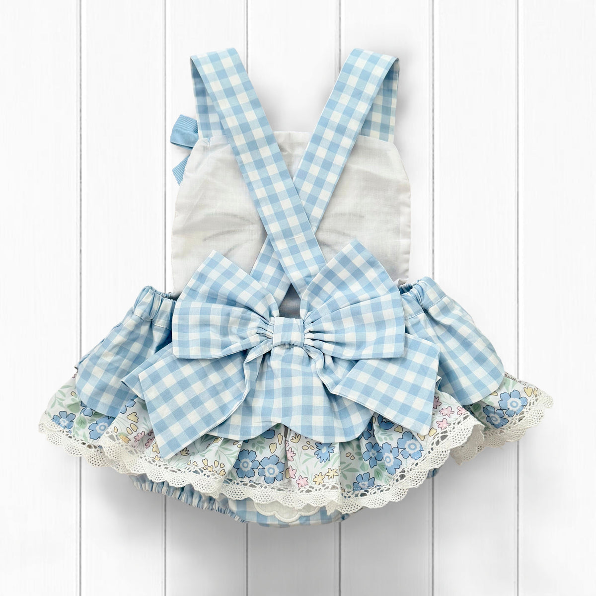 Burbuja de conejito de falda azul