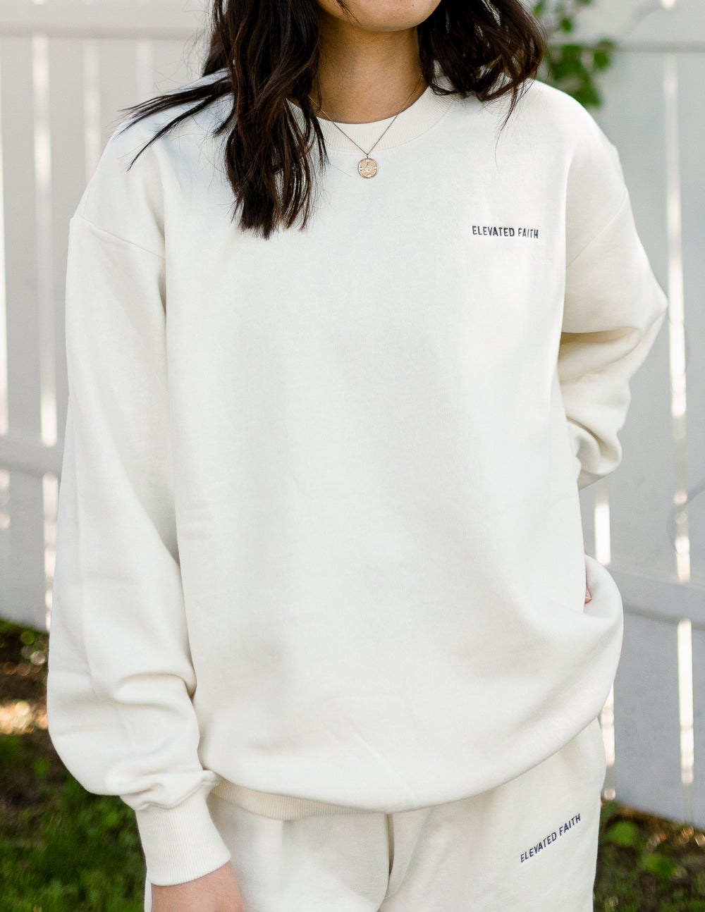 Sudadera unisex con cuello redondo de arena blanca básica