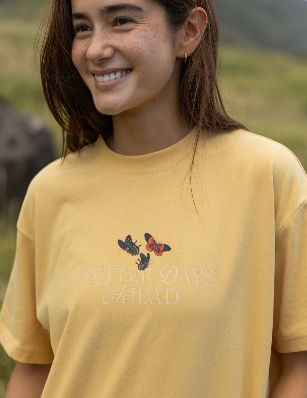 Camiseta unisex con mariposa "Better Days"