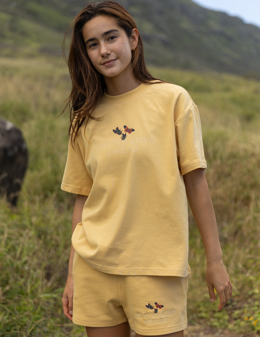 Camiseta unisex con mariposa "Better Days"
