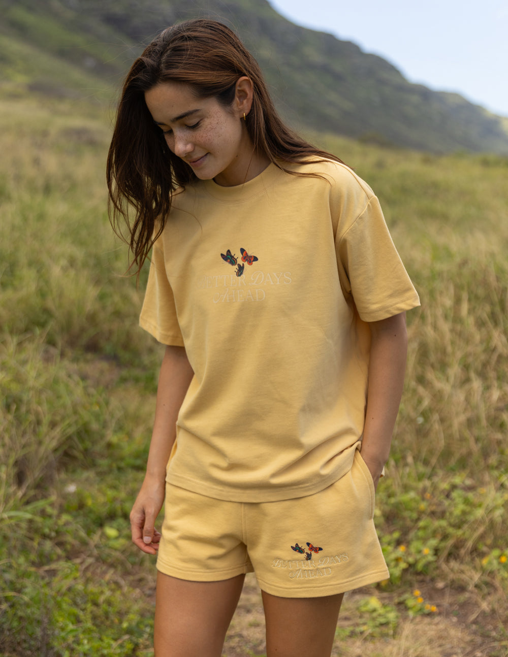 Camiseta unisex con mariposa "Better Days"
