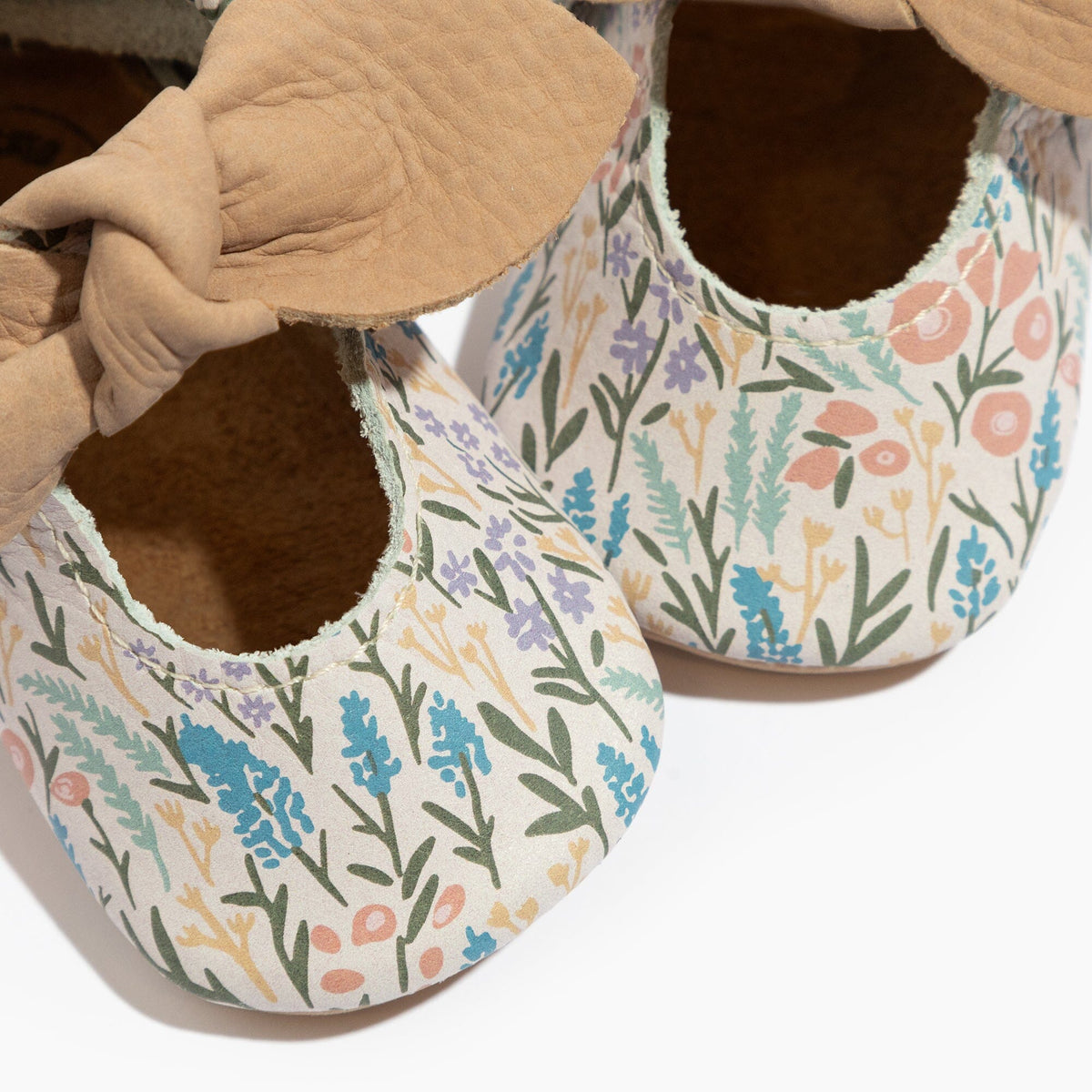 Zapato de bebé con lazo anudado Bloom 