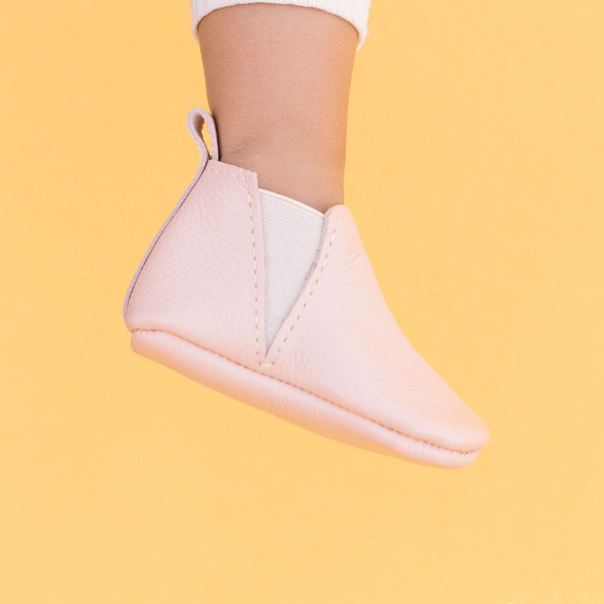Bota Chelsea color rubor para bebé 