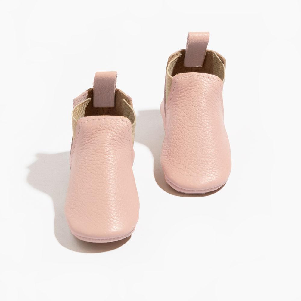 Bota Chelsea color rubor para bebé 