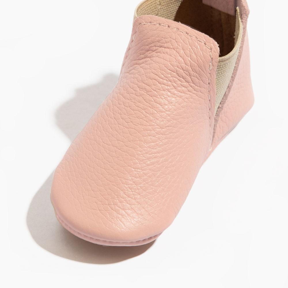 Bota Chelsea color rubor para bebé 