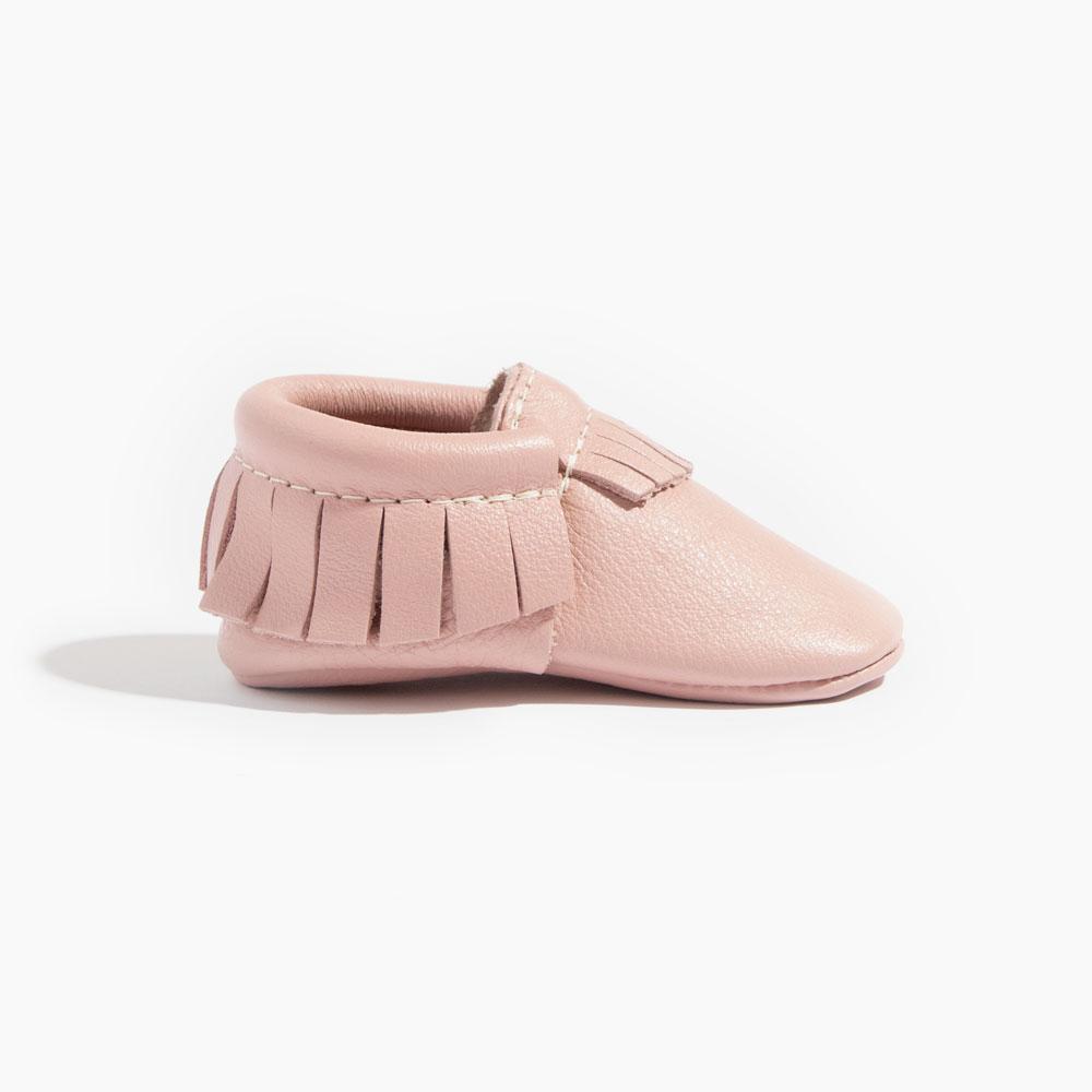Zapato mocasín para bebé color rubor 