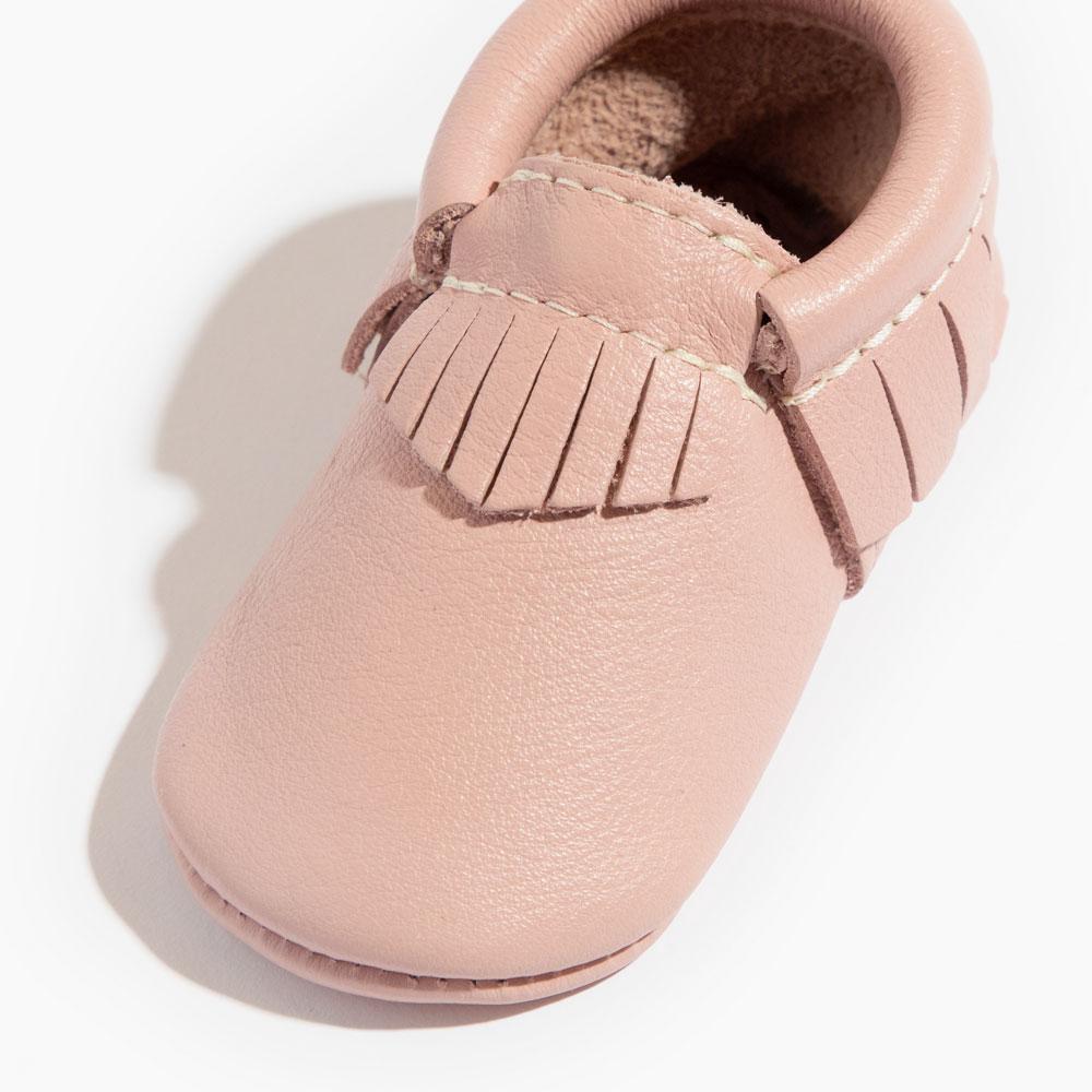 Zapato mocasín para bebé color rubor 