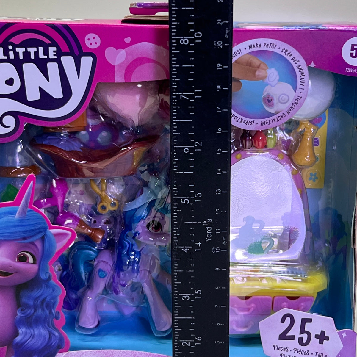Hasbro My Little Pony Izzy Moonbow – 25+ Piece Set