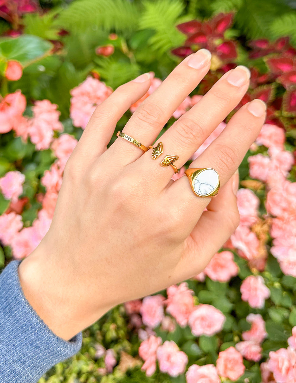 Anillo de piedra de howlita
