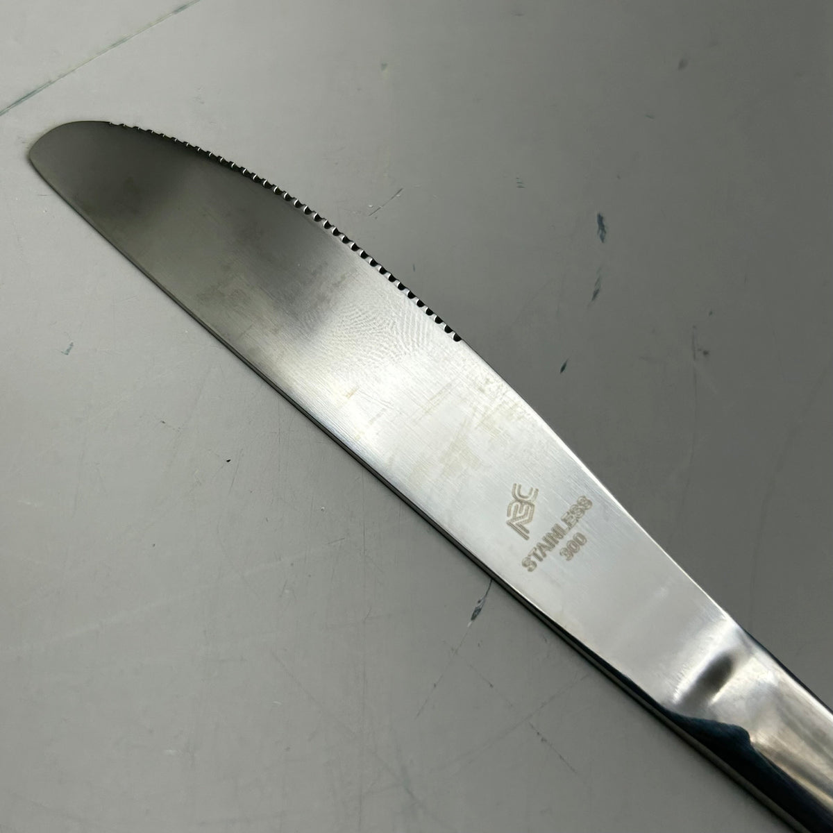 ABC (Paquete de 12) Cuchillo de mesa de acero inoxidable Norfolk Stamped 8.5" NOR-08 (Nuevo-Otro-Empaque Dañado)