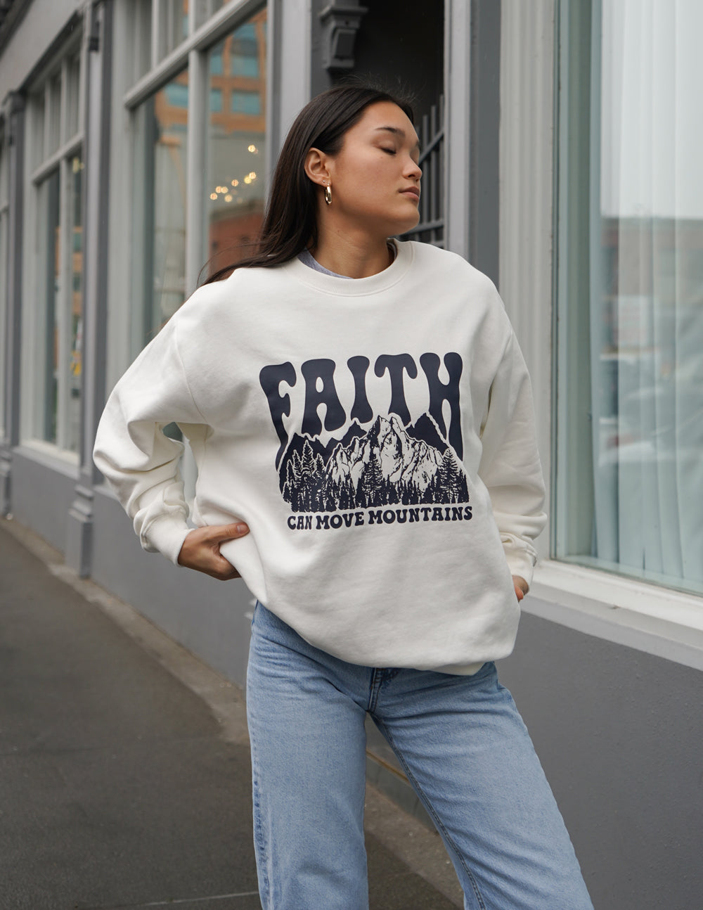 Sudadera unisex con cuello redondo "La fe puede mover montañas"