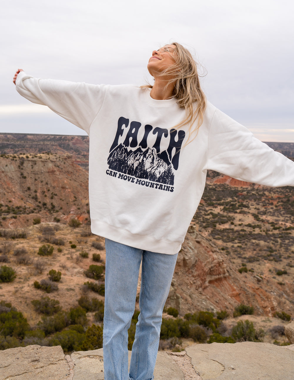 Sudadera unisex con cuello redondo "La fe puede mover montañas"