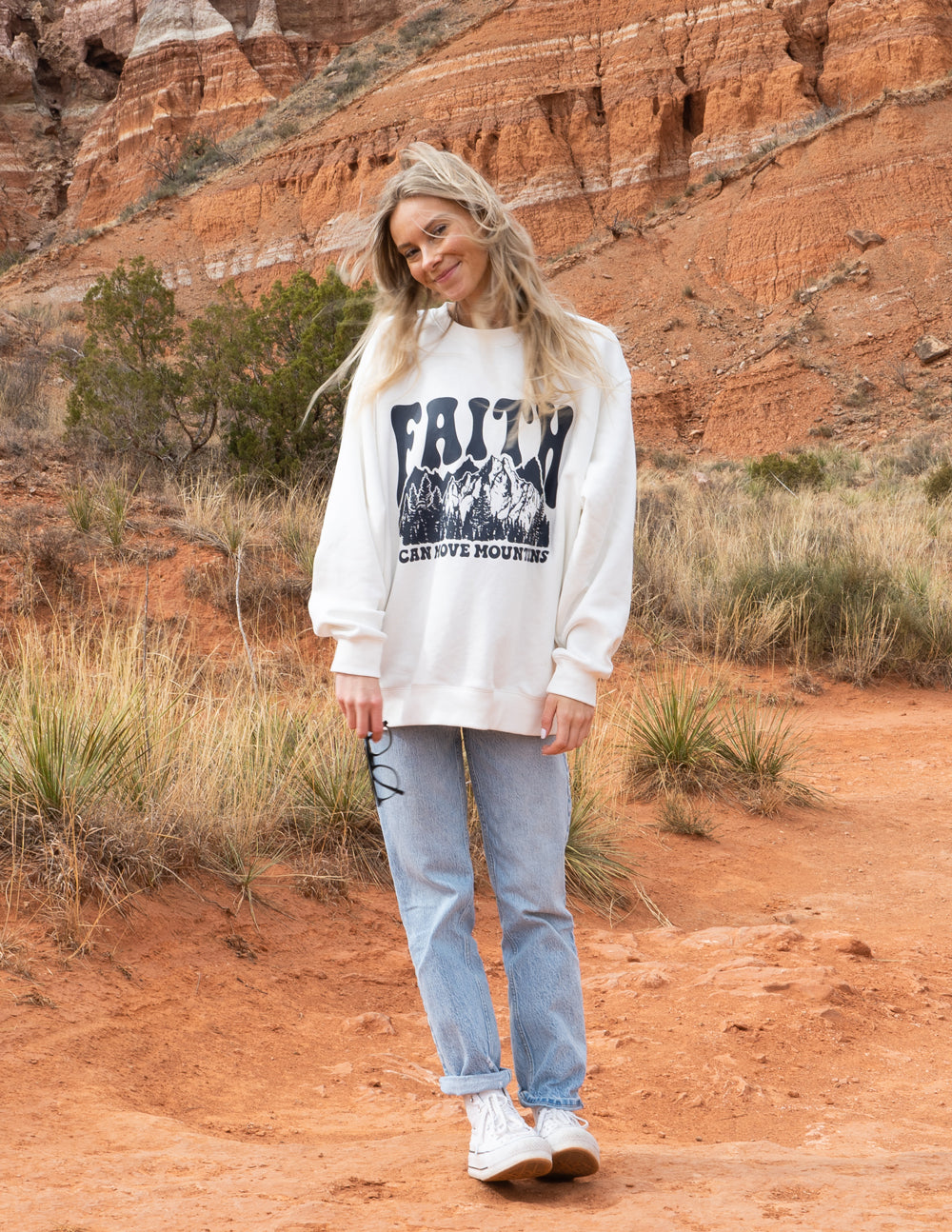 Sudadera unisex con cuello redondo "La fe puede mover montañas"