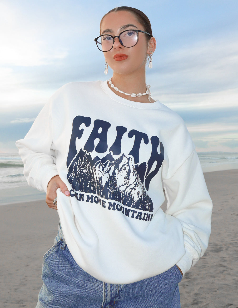 Sudadera unisex con cuello redondo "La fe puede mover montañas"