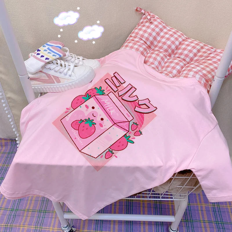 Camiseta japonesa de leche de fresa