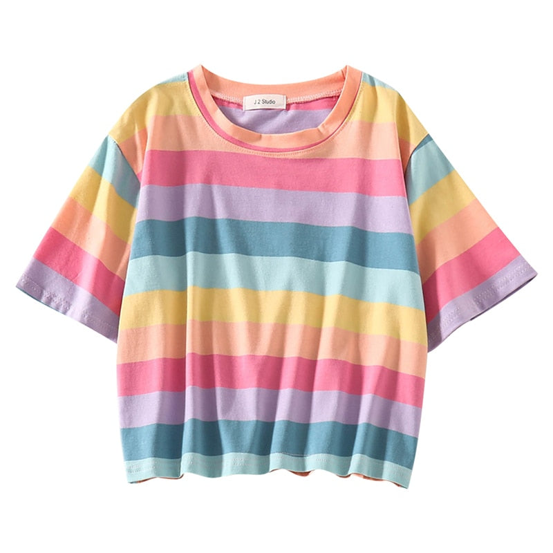 Camiseta de rayas arcoíris pastel