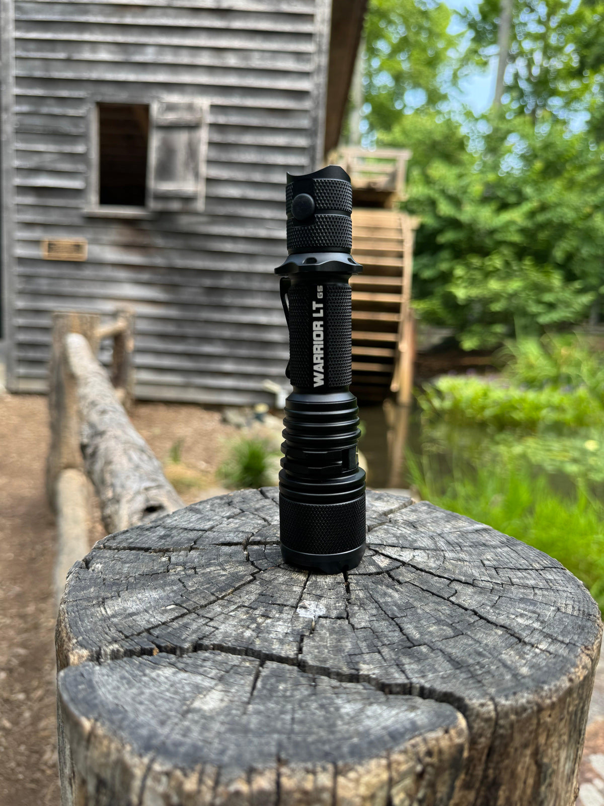 Linterna táctica Warrior GEN5 LT (largo alcance) de 3050 lúmenes