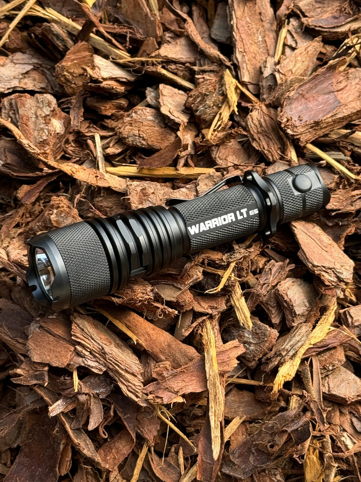 Linterna táctica Warrior GEN5 LT (largo alcance) de 3050 lúmenes