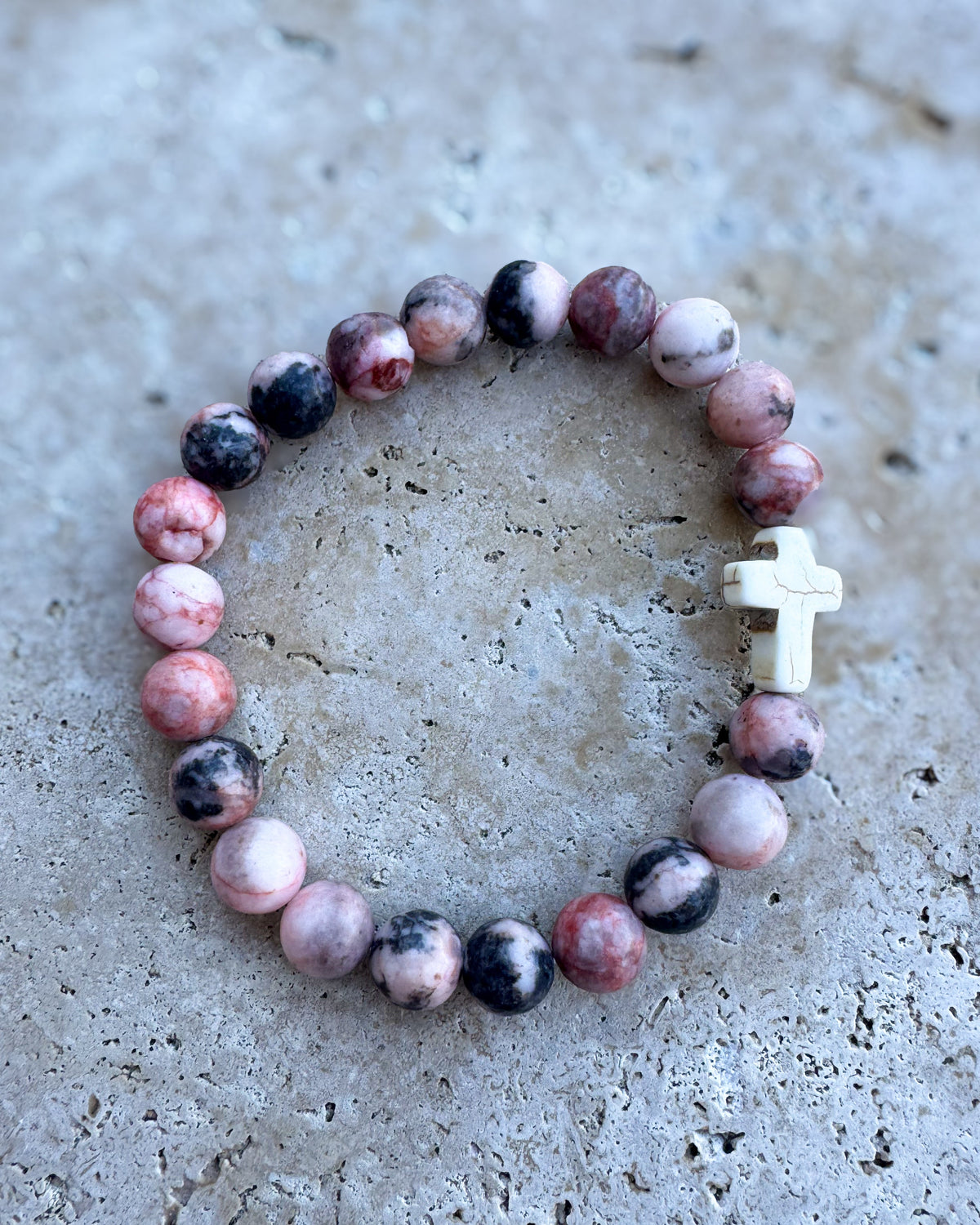 Pulsera de piedra de lava rosa