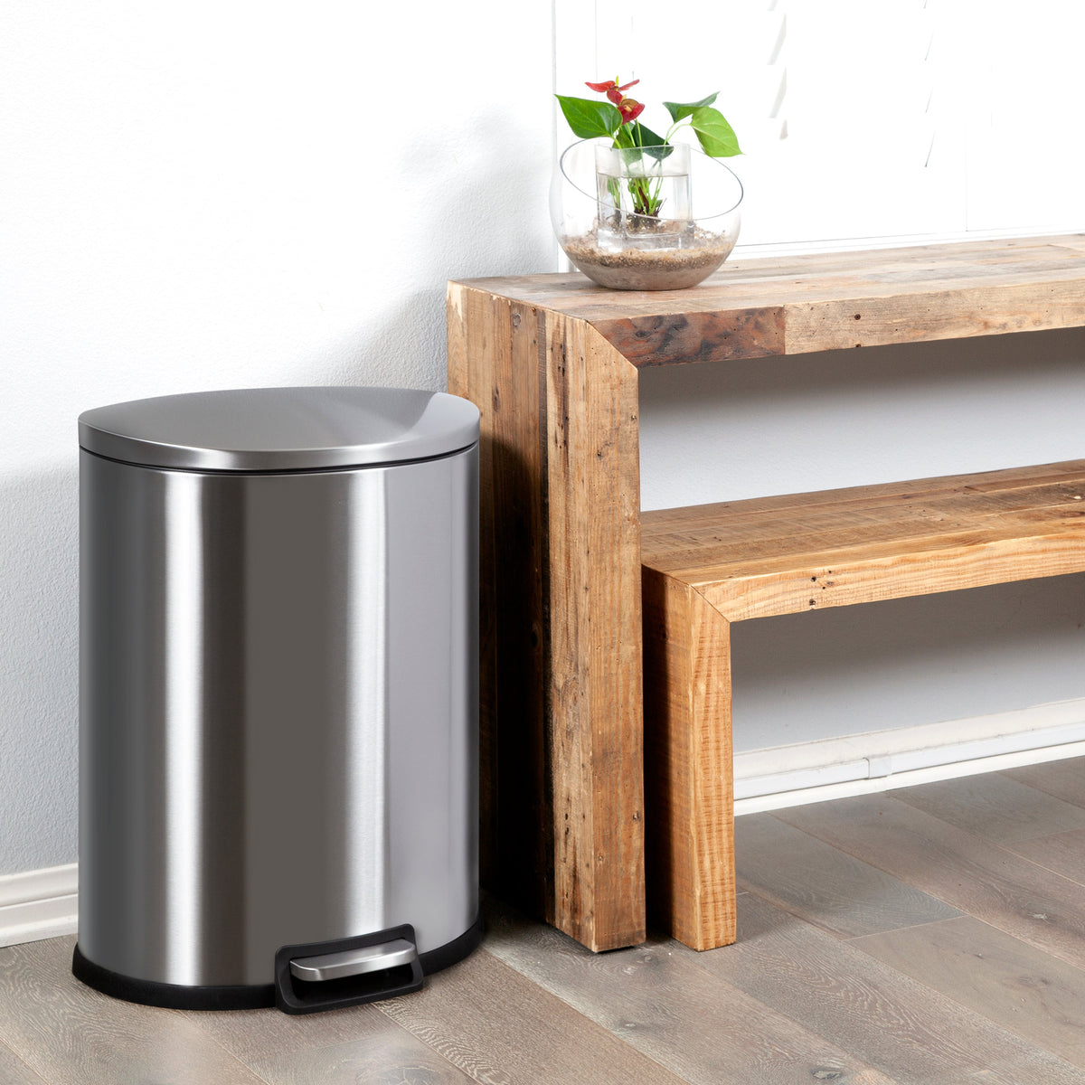 Contenedor de basura con pedal de 13.2 galones, en forma de D | SOT-50-3
