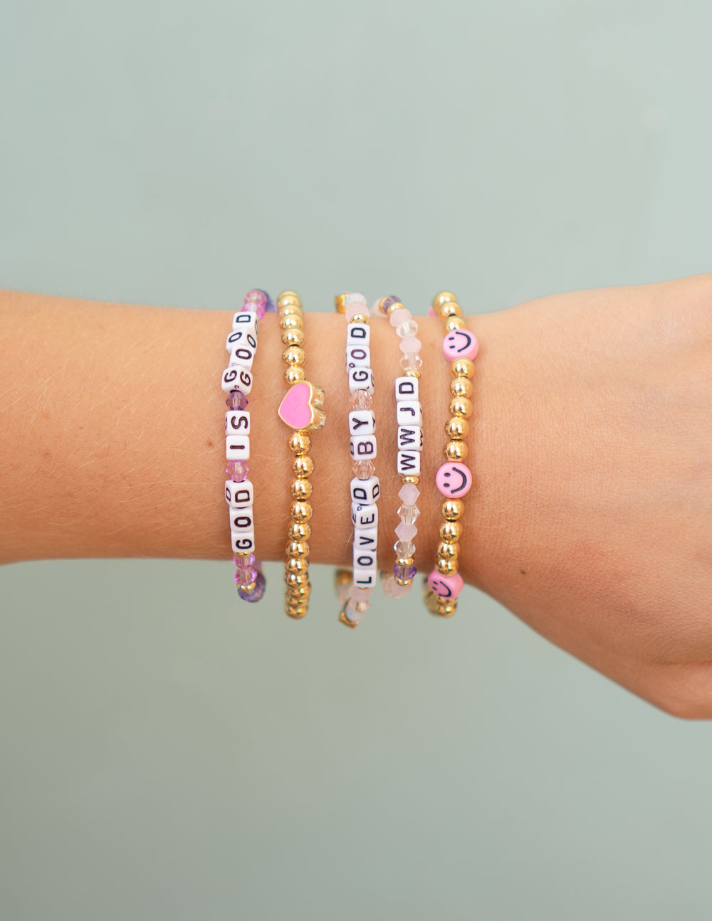 Pulsera con la letra "Amado por Dios" 