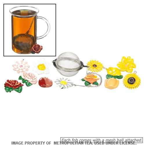 Infusor de té en forma de bola de malla Banff con dije de flores surtidas