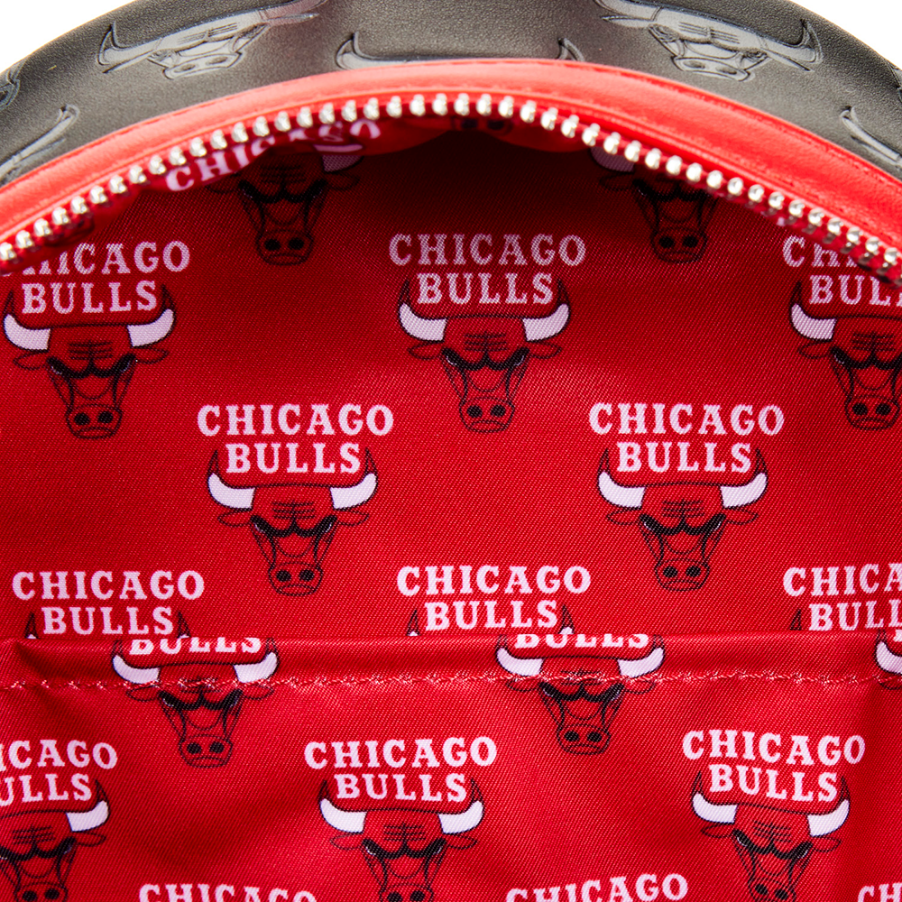 Loungefly: Mini mochila con el logotipo grabado de los Chicago Bulls de la NBA