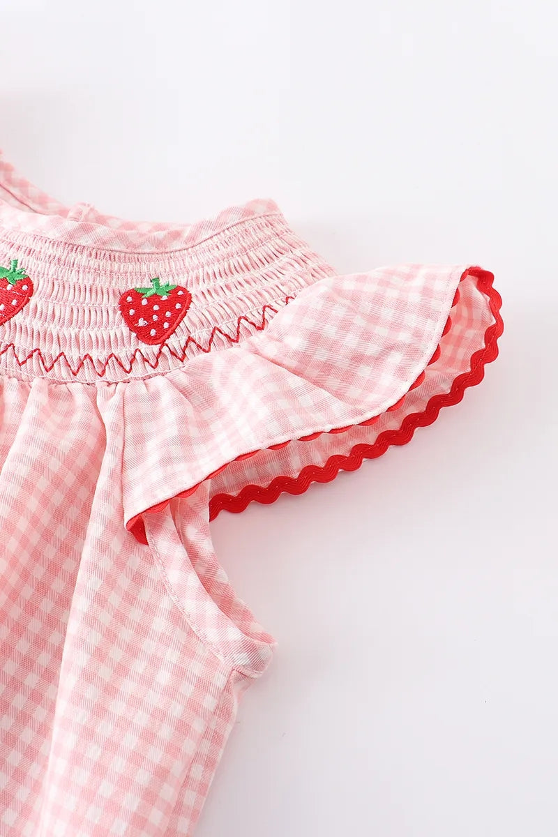 Vestido fruncido a cuadros con bordado de fresas para niñas
