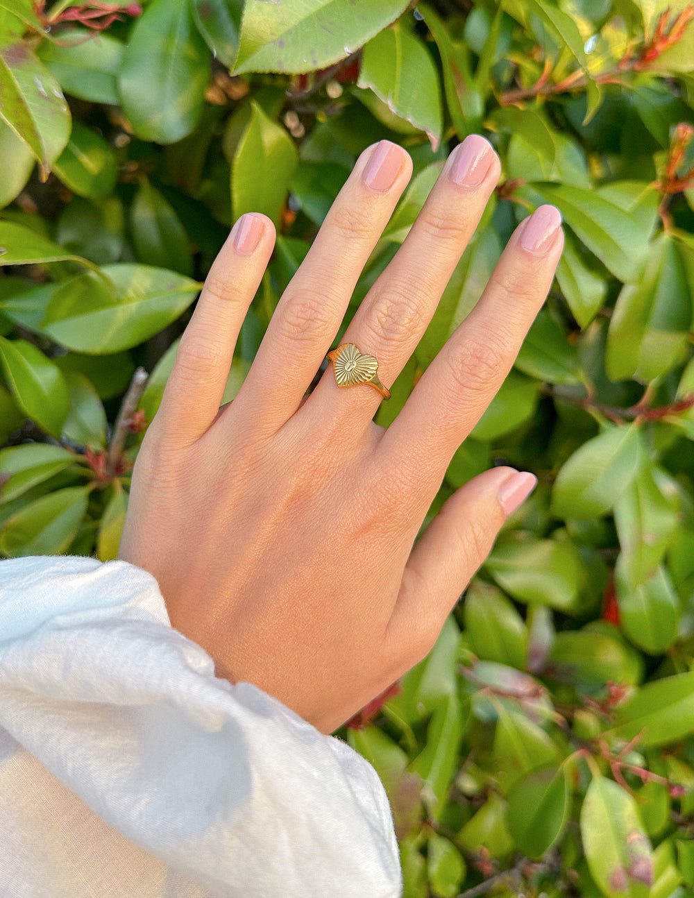 Anillo de corazón radiante