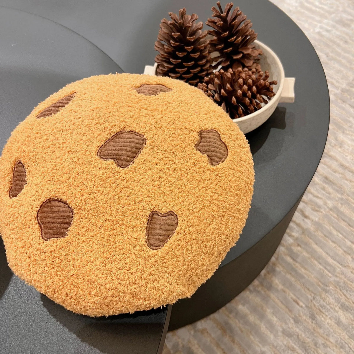 Almohada de peluche con forma de galleta con chispas de chocolate